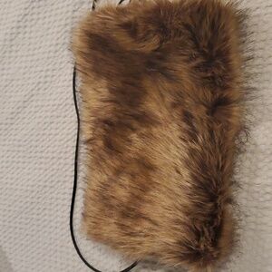 LA CARRIE Faux Fur Hand Muffs Women Winter Fuzzy Pouch Furry Plush Muffle (#22)
